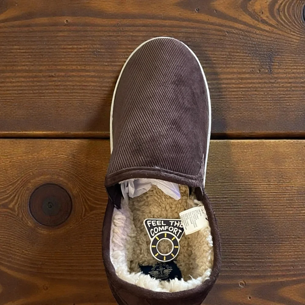 New in Box Dockers Men's All Weather Brown Slippers Antimicrobial